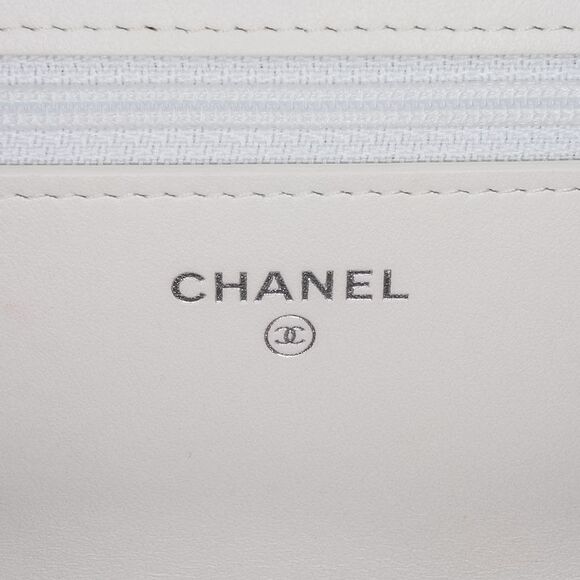 Pre Loved chanel Women White Satchel - Picture 5 of 8